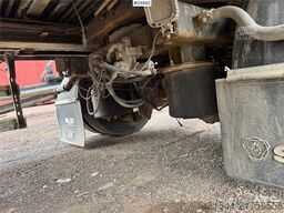 Tyllis wood chip trailer with hydraulic roof.