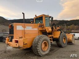 Volvo L120B Wheel loader with bucket