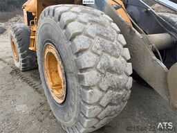 Volvo L120B Wheel loader with bucket