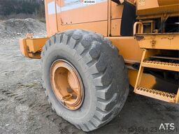 Volvo L120B Wheel loader with bucket