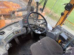 Volvo L120B Wheel loader with bucket