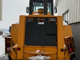 CASE 721B Wheel Loader with bucket