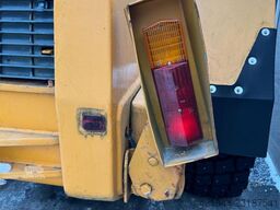 CASE 721B Wheel Loader with bucket