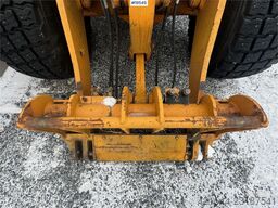 CASE 721B Wheel Loader with bucket