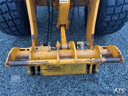 CASE 721B Wheel Loader with bucket