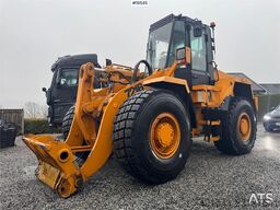 CASE 721B Wheel Loader with bucket