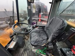 CASE 721B Wheel Loader with bucket