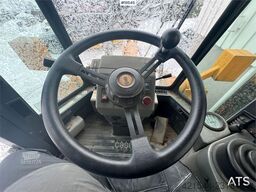 CASE 721B Wheel Loader with bucket