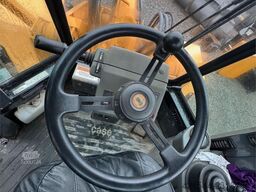 CASE 721B Wheel Loader with bucket