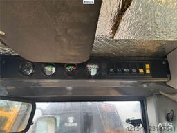 CASE 721B Wheel Loader with bucket
