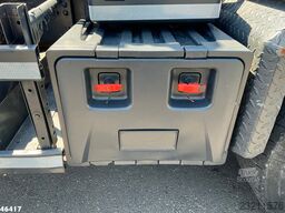 Iveco Trakker AD260T36 6x4 Hiab 24 Tonmeter laadkraan