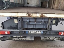 RENAULT D12-210 - E6 - PROBLEME CHAUFFE MOTEUR