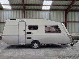 KIP KG 48 TN Wohnwagen Toilet + Etagenbett