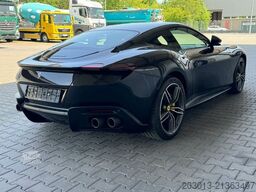 FERRARI Roma Coupe Schwarz