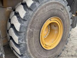 Caterpillar 966 Wheel Loader – Bucket and Weighing System – 50
