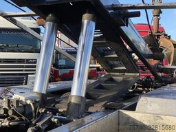 Volvo FM 370 + Euro 5 + Palfinger Z-Q170 Crane + 30to...
