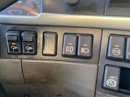 Volvo FM 370 + Euro 5 + Palfinger Z-Q170 Crane + 30to...