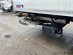 Schmitz Cargobull SCB*S3B / Frigo Trailer / Carrier Vector 1950 /...