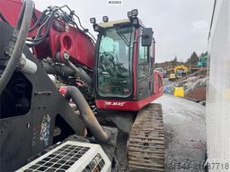 Liebherr R922 crawler excavator with digging bucket and 201
