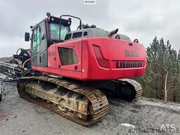 Liebherr R922 crawler excavator with digging bucket and 201
