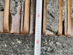 Liebherr R922 crawler excavator with digging bucket and 201