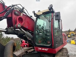 Liebherr R922 crawler excavator with digging bucket and 201