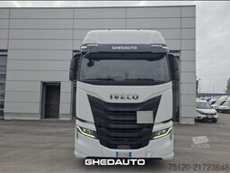 IVECO AS440T/P - AS440 T/P cabinato con ralla