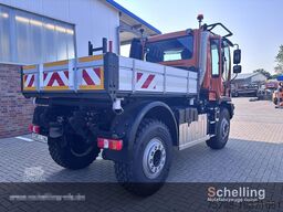 MERCEDES-BENZ U427