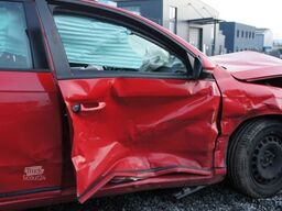 VOLKSWAGEN Passat Variant Trendline BlueMotion Unfall