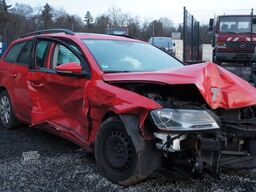 VOLKSWAGEN Passat Variant Trendline BlueMotion Unfall