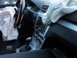 VOLKSWAGEN Passat Variant Trendline BlueMotion Unfall