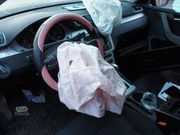 VOLKSWAGEN Passat Variant Trendline BlueMotion Unfall