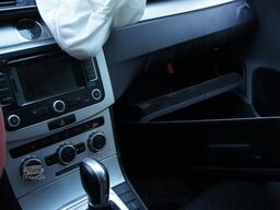 VOLKSWAGEN Passat Variant Trendline BlueMotion Unfall