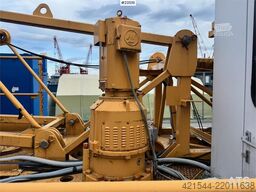 Liebherr 78EC tower crane with cabin.