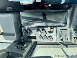 Hitachi ZW310 Wheel Loader w/ Bucket and Pallet Forks – 7,
