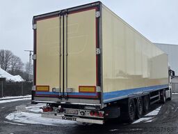 Schmitz SKO24 Carrier Vector 1550 Zustand gut, leichter Streifschaden rechts