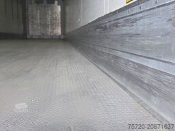 Schmitz SKO24 Carrier Vector 1550 Zustand gut, leichter Streifschaden rechts