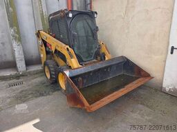 CATERPILLAR 226D3 Lader mit Schwergutschaufel
