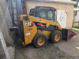 CATERPILLAR 226D3 Lader mit Schwergutschaufel