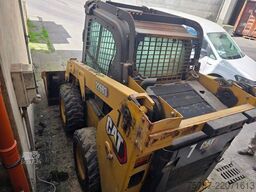 CATERPILLAR 226D3 Lader mit Schwergutschaufel
