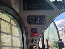 CATERPILLAR 226D3 Lader mit Schwergutschaufel
