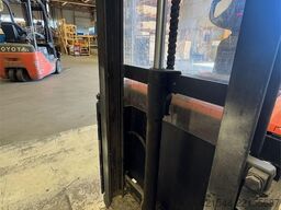 Linde SWE100 Pedestrian Pallet Stacker