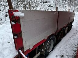 Tyllis jumbo semi-trailer with HMF crane