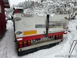 Tyllis jumbo semi-trailer with HMF crane