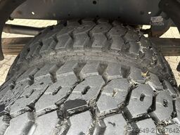 Mercedes-Benz Axor 1833 AK 4x4 Axor 1833 AK 4x4 mit Heckkran Atlas 105.2-A2L