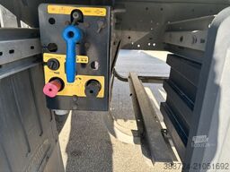 SCHMITZ CARGOBULL SCB*Carrier Vector*Lift*Doppelstock*Blumenbreite