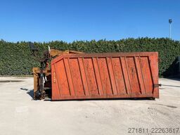  CONTAINER SCARRABILE USATO A CIELO APERTO CON GRU