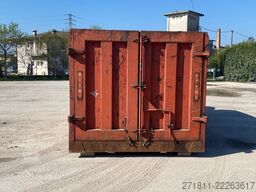  CONTAINER SCARRABILE USATO A CIELO APERTO CON GRU