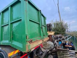  CONTAINER SCARRABILE USATO A CIELO APERTO CON GRU