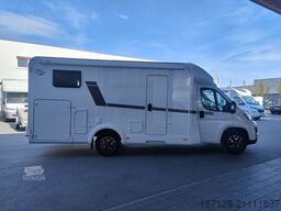 CARADO T338 S /MJ25 /Markise /Fahrradträger /5Personen